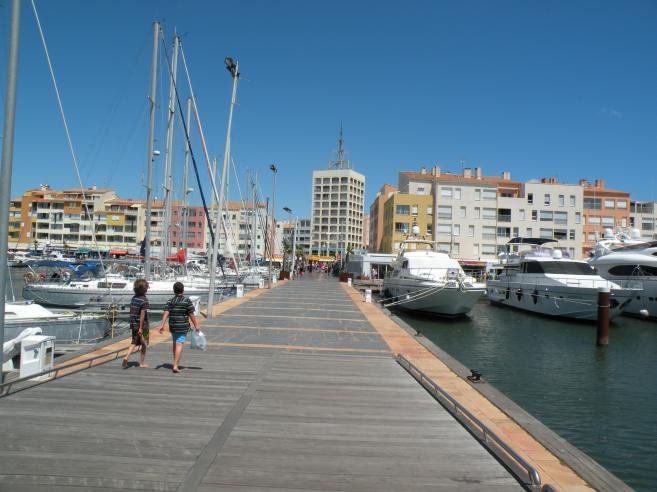  jetée dans le port